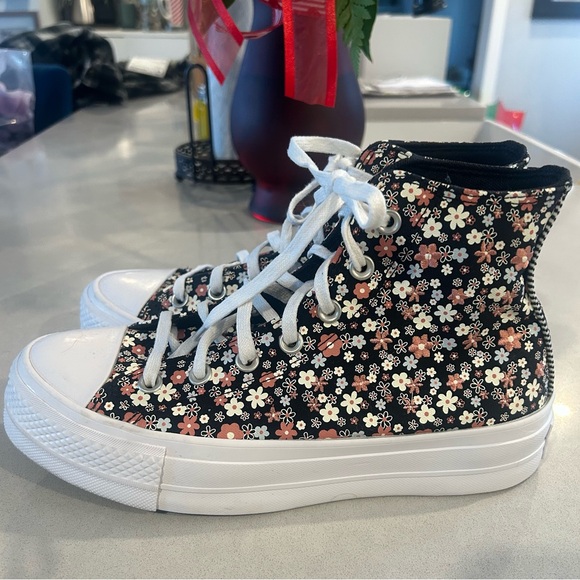 Converse Stylish Floral Platform High-Top Sneakers - Picture 3 of 7